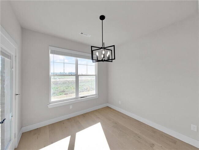 Building Photo - 4843 Farmhouse St