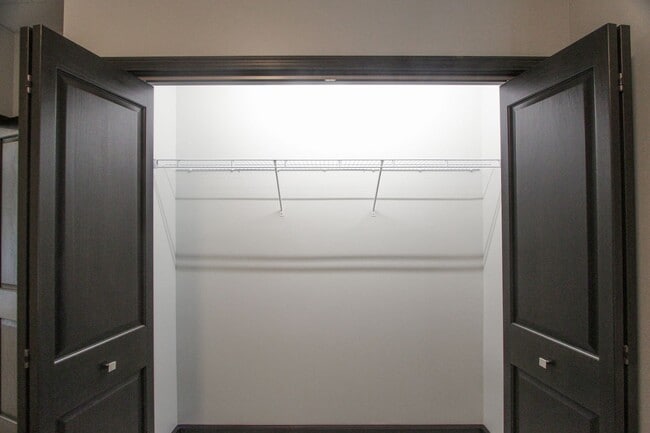 Building Photo - Beautiful 2 Bed, 2 Bath Apartment in PRIME location!  Furnished & Unfurnished Options Available!