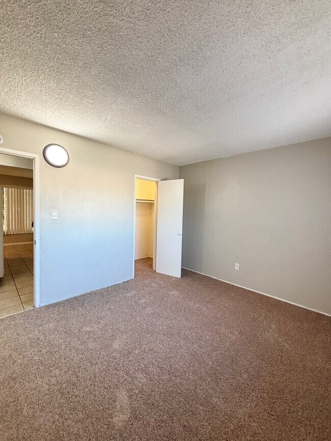Building Photo - 530 N Anna Dr