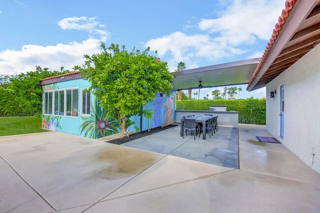 Building Photo - 2230 Tamarisk Rd