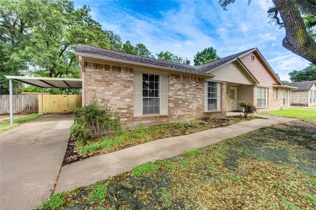 Building Photo - 3843 Westmeadow Dr