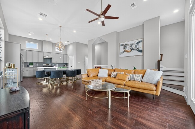 Building Photo - 1205 Wrightwood St