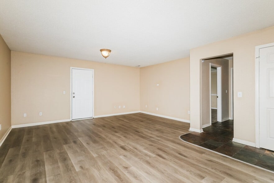 Building Photo - 720 Treyburn Lakes Way