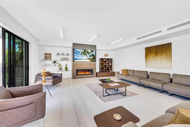 Building Photo - 1430 S Ocean Dr