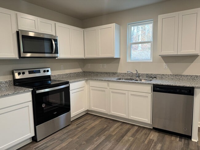 Building Photo - Newer 4BR 2.5BA Home!