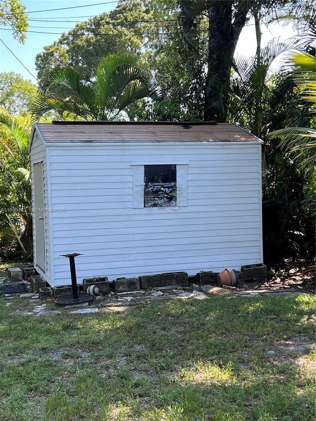 Building Photo - 606 SW 11th St