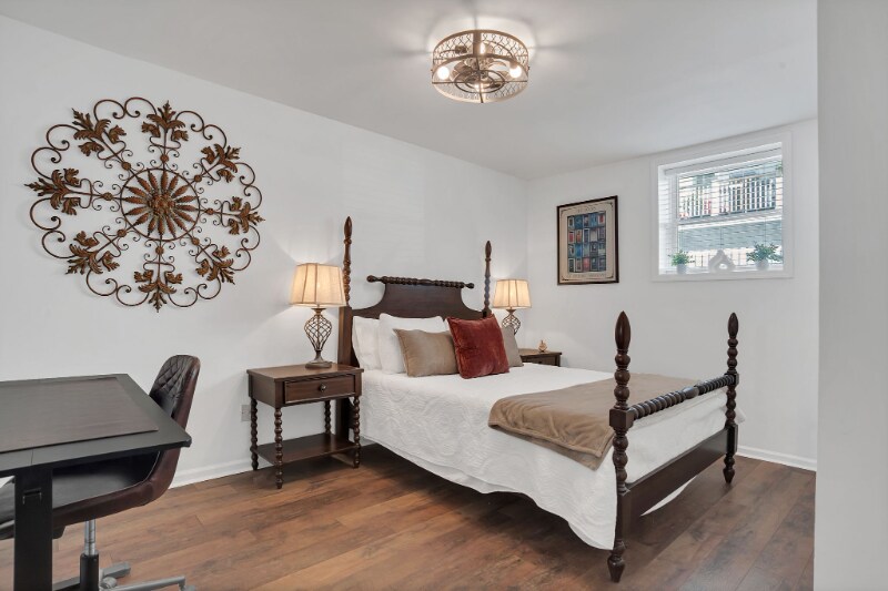 Building Photo - 121 W Hall St