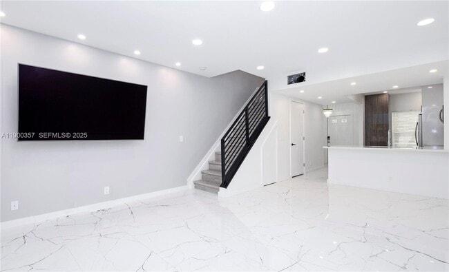 Building Photo - 16697 Hemingway Dr