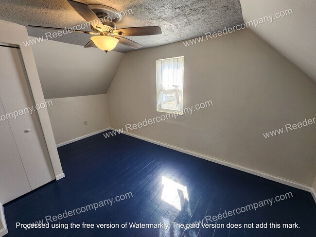 Building Photo - 3 bedroom 1 bathroom house in Munster with 2.5 car garage!