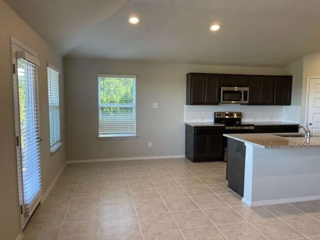 Building Photo - 3 BR/2 BA - 1554 SF Home in LAGO VISTA!!!