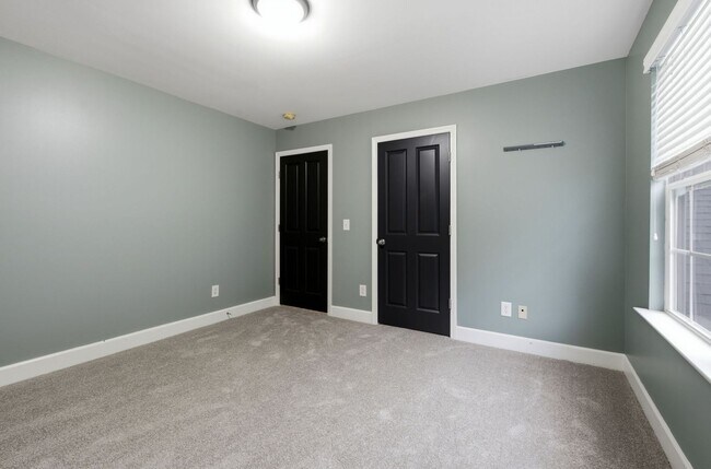Building Photo - Lenox Village Townhome