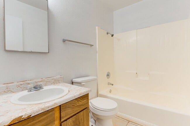 Building Photo - **MOVE IN SPECIAL! 2 WEEKS FREE IF MOVED IN BY FEB 1ST!**