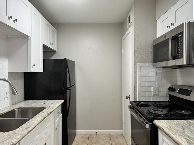 Building Photo - 2101 6th Ave N