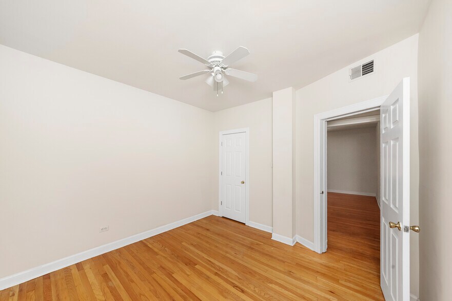 Building Photo - 540 W Aldine Ave