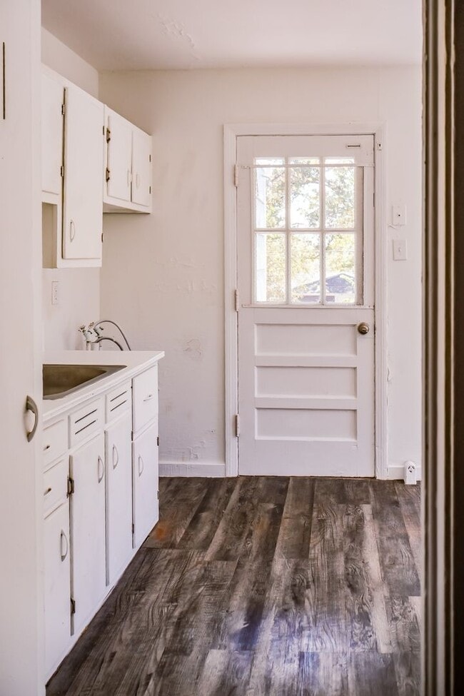 Building Photo - 2BR Cozy Ensley Home