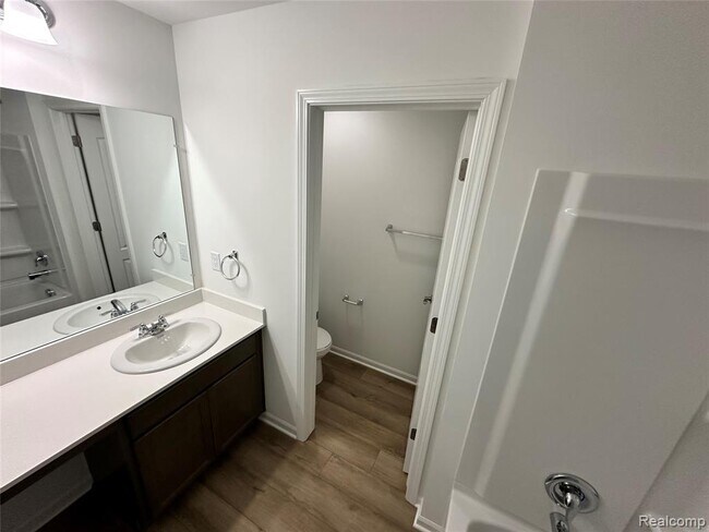 Building Photo - 4881 Marquette Dr