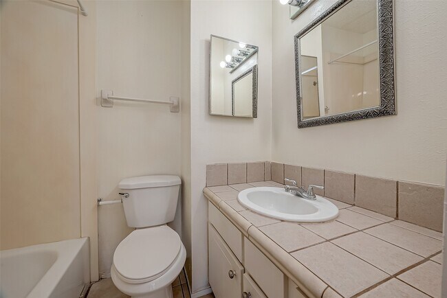 Building Photo - 6410 Del Monte Dr