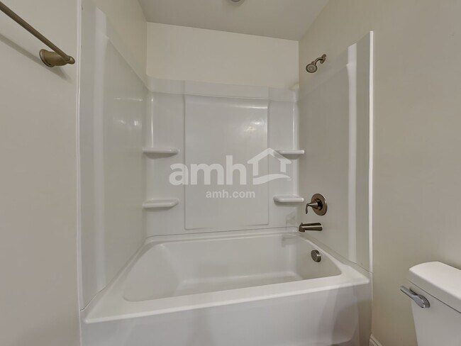 Building Photo - 8 Cherry St