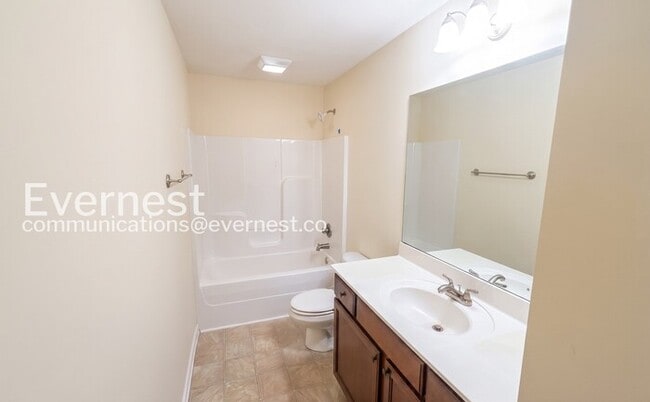 Building Photo - Charming Home with Spacious Garage & Modern Amenities / 3 beds 2 baths / Garage attached / Availa...