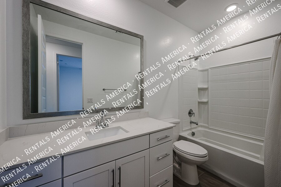 Building Photo - 4077 S Sabrina Dr