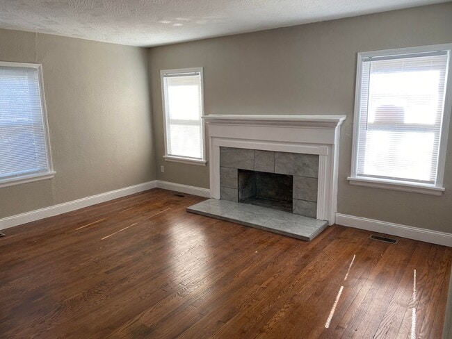 Building Photo - Like New Close to MSU 2 br 2 ba with basement