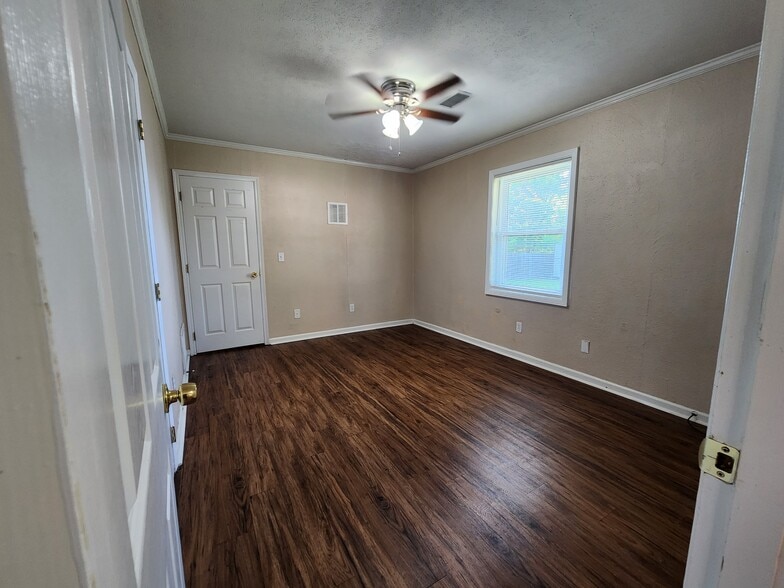 Building Photo - 6515 Forrest Rd
