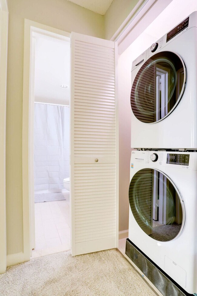 Building Photo - 320 23rd St S