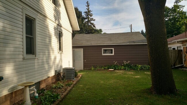 Building Photo - 609 E Kimberly Ave