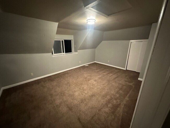 Building Photo - 122 S Gordon-