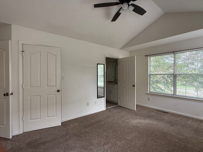 Building Photo - Condo Townhouse in Castleton Camden Village