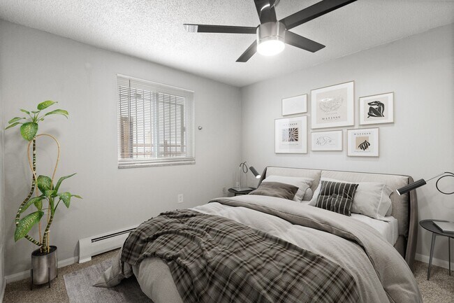 Building Photo - 1451 Detroit