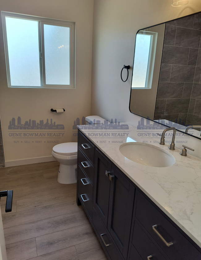 Building Photo - Newly Renovated, Beautiful 2-Bed/1Bath Sta...