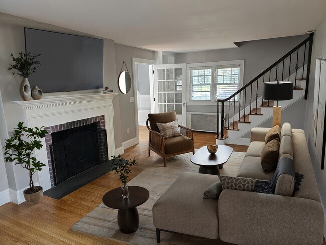 Building Photo - 14 John St