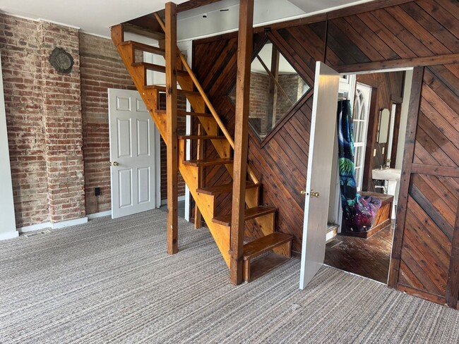 Building Photo - 301 S 13th St