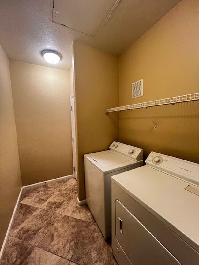 Building Photo - 3 Bedroom Condo - Gated - Summerlin - Detached Garage- New Carpet