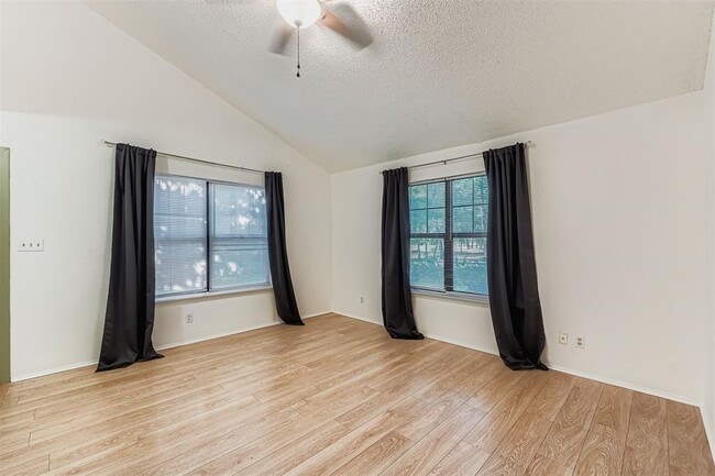 Building Photo - 9507 Quail Village Ln