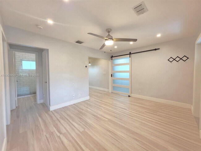 Building Photo - 250 NE 42nd St