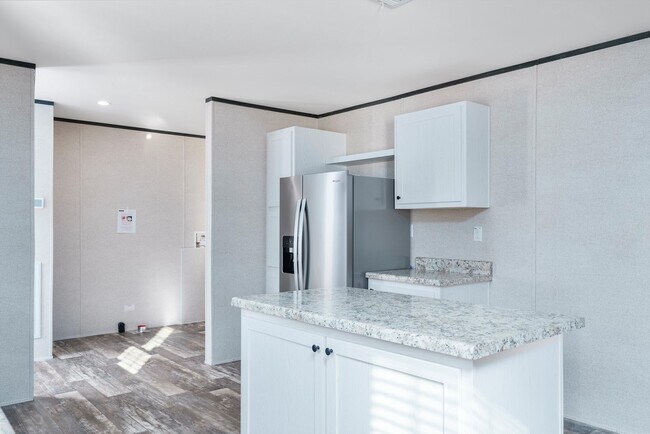 Building Photo - Huge 5 Bedroom 3 Bathroom Hastings Home Located w/ 1 Acre