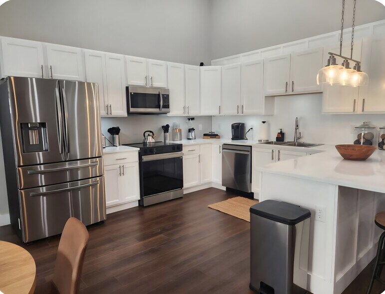 Gourmet Kitch - 6378 W Flanders Ln