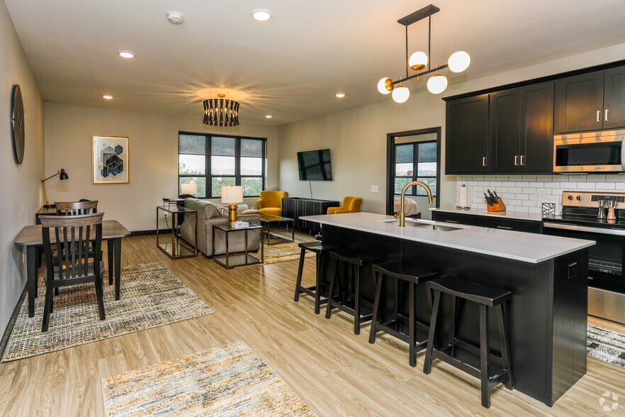 Primary Photo - Fairway Apartments