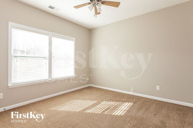 Building Photo - 129 Collenton Ln