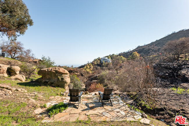 Building Photo - 21625 Saddle Peak Rd