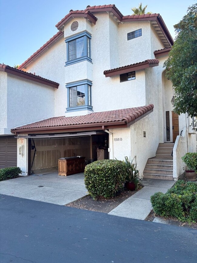 Primary Photo - Spacious 3 bedrooms 3 full baths home in C...