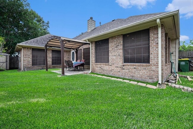 Building Photo - 1813 Oakwood Dr E