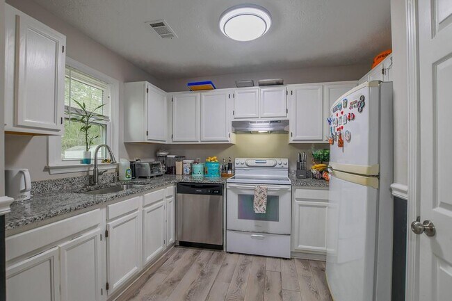 Building Photo - 356 Meadow Trace Dr