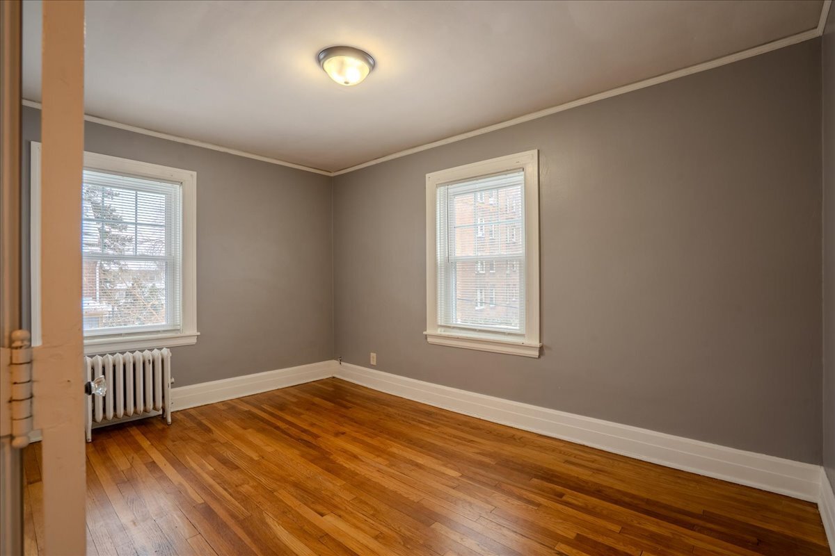 Building Photo - 913 Alter Rd