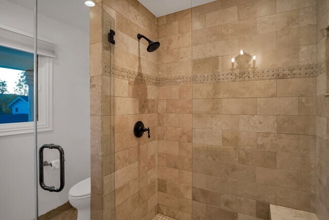 Building Photo - PRIVATE AND TRANQUIL COMPLETELY RENOVATED ...