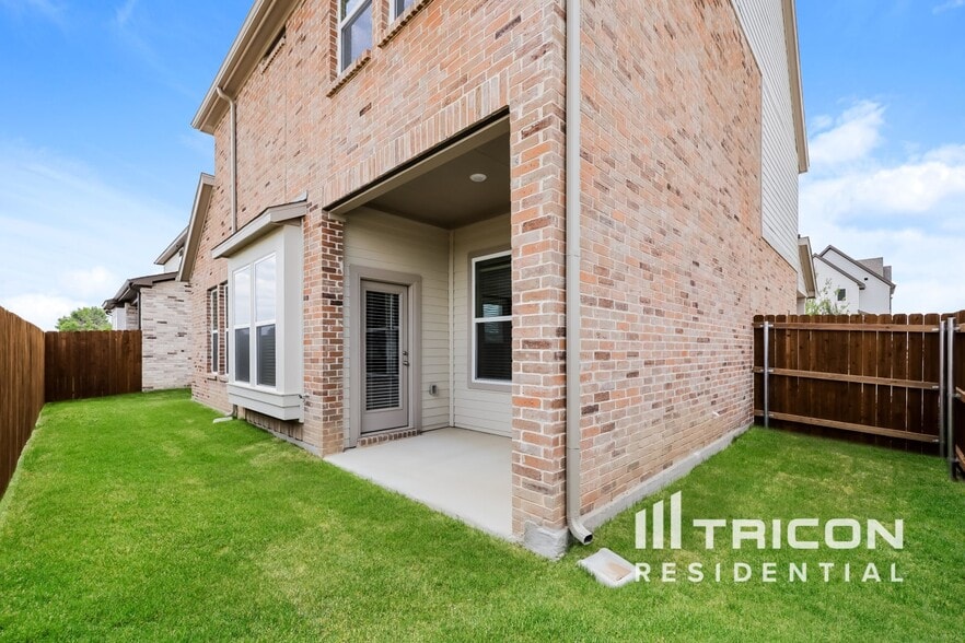 Building Photo - 302 Northall Ct