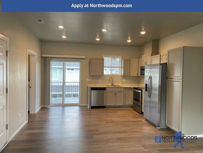 Building Photo - Very Nice 2 Bedroom 1 Bath Upstairs Apartment