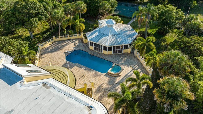 Building Photo - 2827 S Indian River Dr